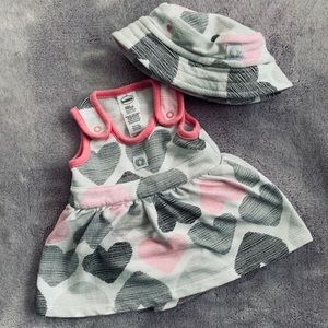 5/$25🛍 Boppy dress with hat